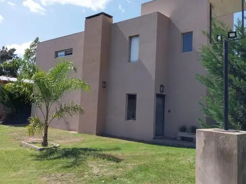 Casa 4 ambientes con pileta en venta - ALQUILADA - Ranelagh