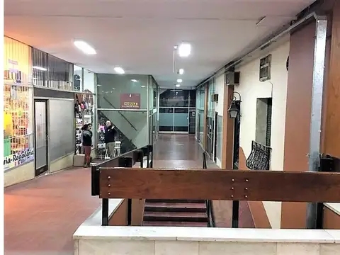 SAN ISIDRO FRENTE A ESTACION Local comercial de 33 m2 en Galería Edificio Martín Y Omar