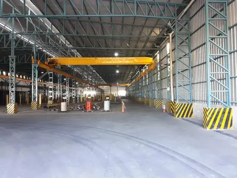 Alquiler Galpón 4725 m2   Oficinas - Parque Industrial Alvear