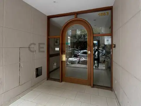 Venta Exclusivo 3 Ambientes con Balcón a la Calle – Totalmente Reciclado y Amoblado