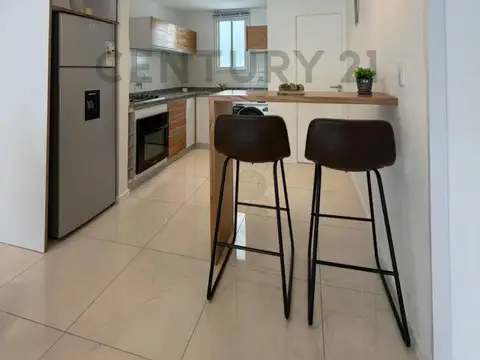 Venta Exclusivo 3 Ambientes con Balcón a la Calle – Totalmente Reciclado y Amoblado