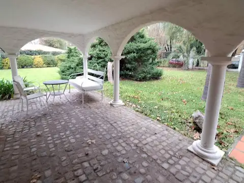 Casa Quinta sobre Ruta 9 Barrio Coto de Alameda