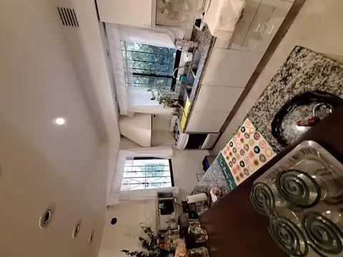 Casa 6 ambientes con 2 baños