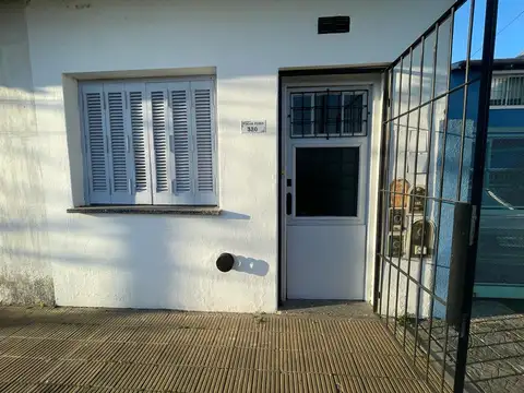CASA EN PH DE PLANTA BAJA AL FRENTE. TOTALMENTE INDEPENDIENTE.