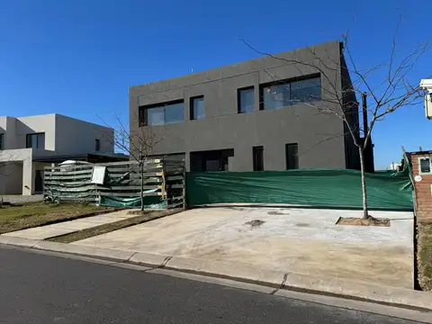 Casa a estrenar de diseño contemporáneo en Puertos