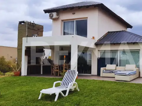 Casa en Venta en Mari Menuco, USD 165.000