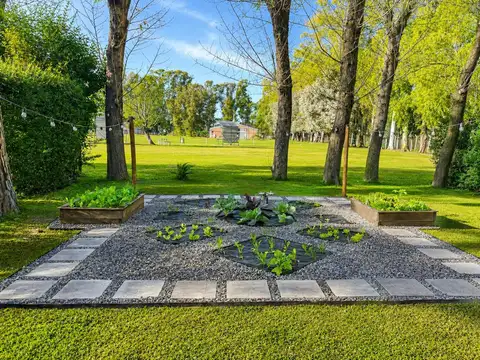 VENTA CASA 4 AMB INDIO CUA PARQUE PARRILLA