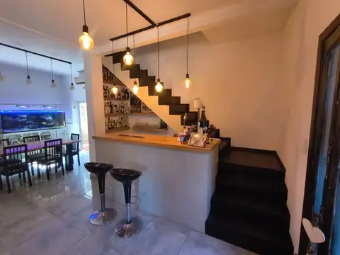 Casa 4 ambientes con 2 baños