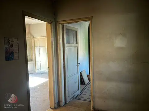 CASONA EN VENTA EN BARRIO ALBERDI- IDEAL PARA RECICLAR O CONSTRUCCION EN ALTURA-