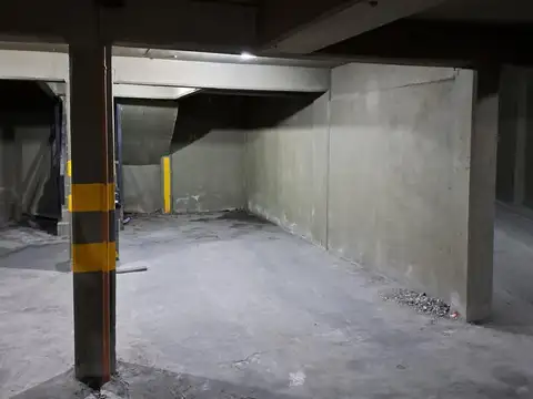 Cochera en Venta Luis Agote