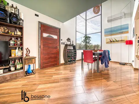 Casa en Venta con 3 cocheras