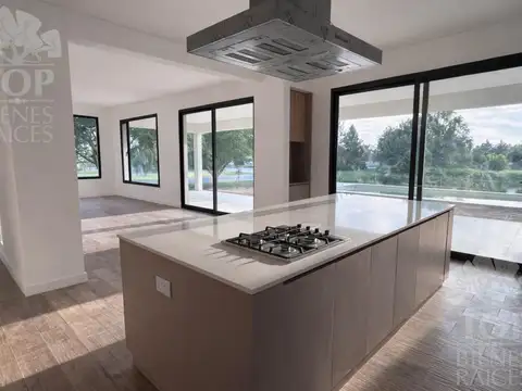 Casa 5 ambientes con 3 baños