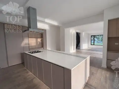 Casa 5 ambientes con 3 baños