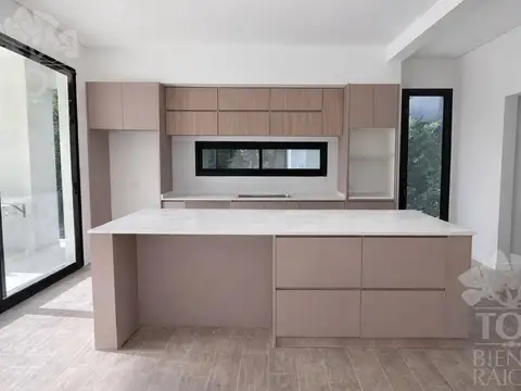 Casa en Venta en El Canton, USD 399.000