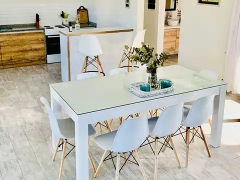 Casa 4 ambientes con 2 baños