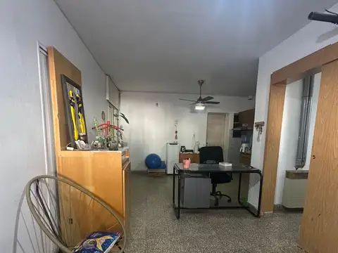 CASA ESQUINA + LOCAL COMERCIAL EN BARRIO ITUZAINGO