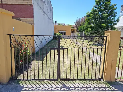 Eduardo  Sáenz al 2200