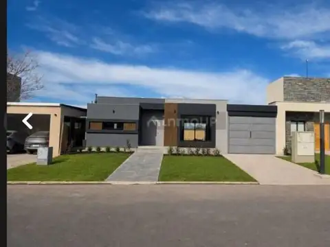 OPENHOUSE VENDE CASA EN BARRIO PRIVADO TANQAY A ESTRENAR, MODERNA MINIMALISTA CON PILETA