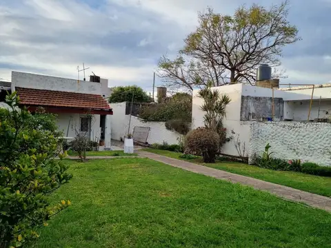 VENTA CASEROS 2 PH CON PARQUE Y PARRILLA