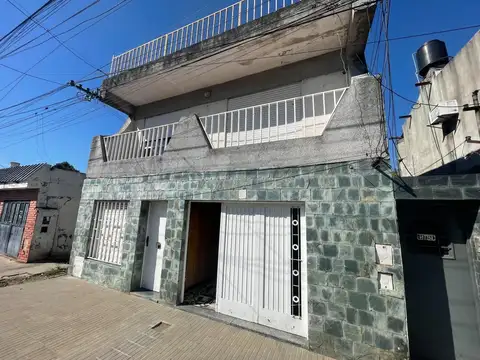CASA EN VENTA APTA CREDITO 3 DORMITORIOS PATIO Y COCHERA