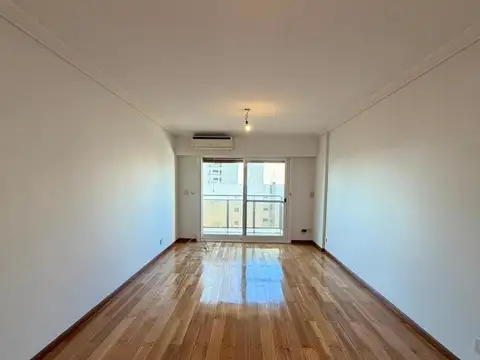 Departamento 3 Ambientes con Dependencia en La Isla de Olivos | Cochera, Pileta y Balcón