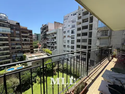 Av. Las Heras  y Lafinur. Semipiso. Sup. 136 m2. Contrafrente. Super Luminoso