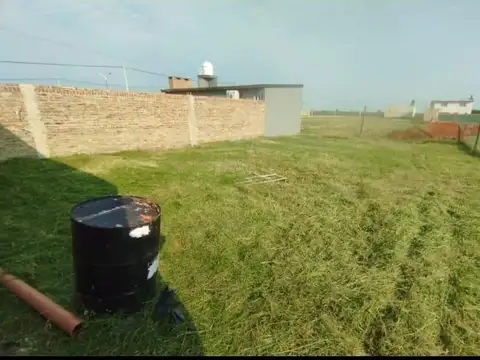 Los Manzanos y Av. Principal