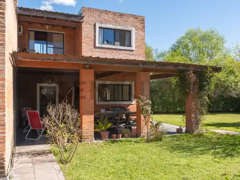 Venta Casa quinta con piscina y gran parque Comarca del Sol Exaltacion de la Cruz.