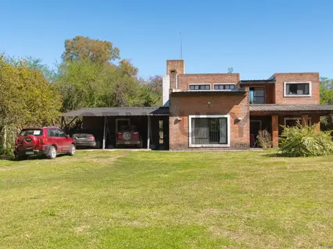 Casa en Venta con 2 cocheras