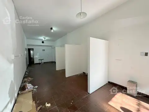 Local de 30m2 con baño