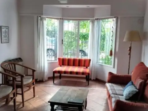 Chalet en Venta 5 ambientes Piscina Quincho Haedo B° Guemes