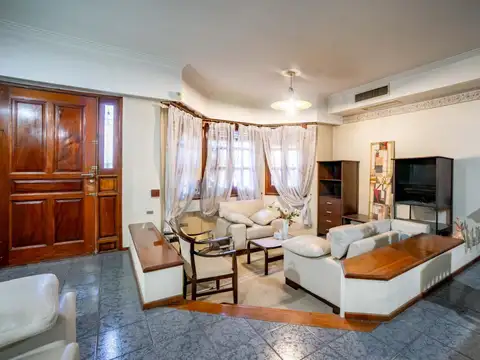 Casa 5 ambientes con 2 baños