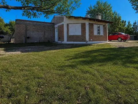 EN VENTA CASA 2 DORMITORIOS B° LA HERRADURA PLOTTIER
