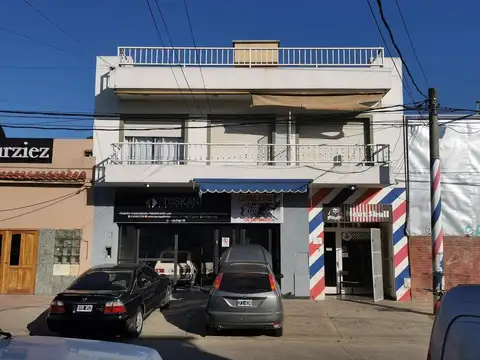 Edificio con 6 departamentos y 2 locales