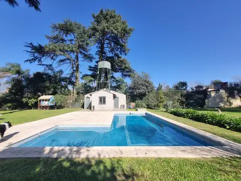 Venta Casaquinta con salón de fiestas en Moreno