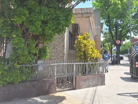 CASA IDEAL DESTINO COMERCIAL AMPLIO FRENTE SOBRE JUAN DE GARAY 2500