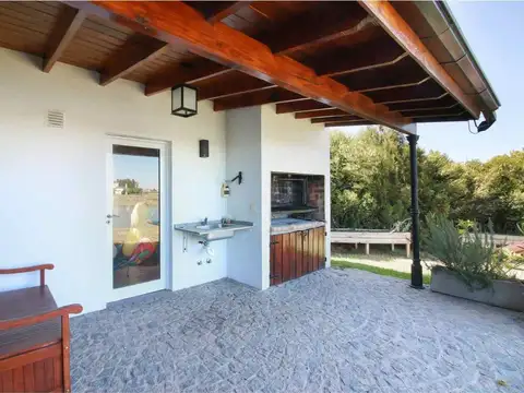 Casa 7 ambientes con 5 baños