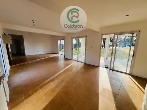 Casa en Venta con 6 cocheras