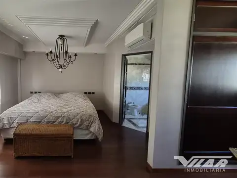 Casa en Venta con 4 cocheras