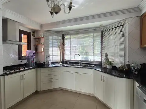 Casa en Venta en Barrio Parque, USD 750.000