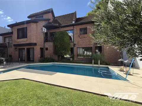 Casa 5 amb., en venta 400m2 cub. V. Martelli - B. Parque
