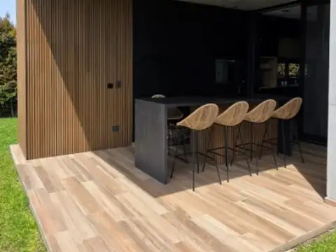 Casa 6 ambientes con 7 baños