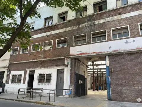 Local en alquiler en Av. Regimiento de Patricios al 1300 Barracas CABA