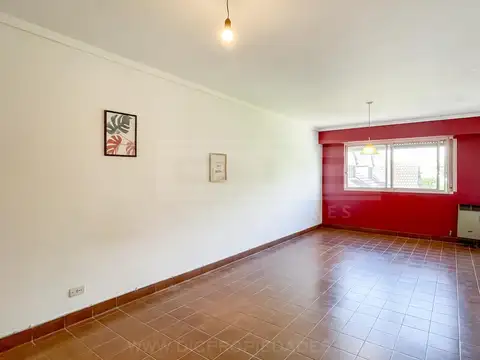 Tres sargentos  al 2000 entre Hipolito Yrigoyen y Velez sarsfield