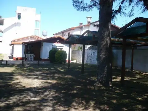 Casa - Venta - Argentina, Villa Gesell - Av. 5  550