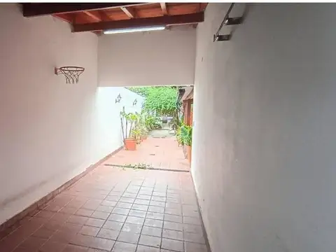 Casa 6 ambientes con 5 baños
