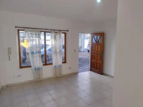 Depto Tipo Casa en Alquiler en Carapachay, $ 740.000