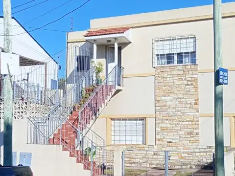 CASA PH 3 AMBIENTES 110 MTS 2 APROX CONPATIO Y  GARAGE HAEDO NORTE