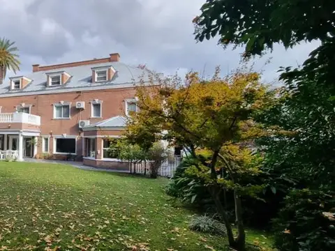 Casa en Venta con 4 cocheras