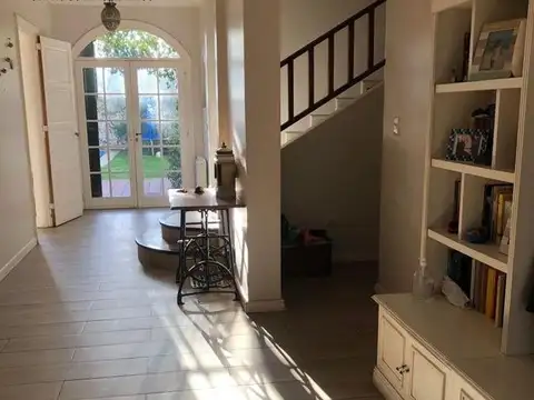 Casa 7 ambientes con 3 baños